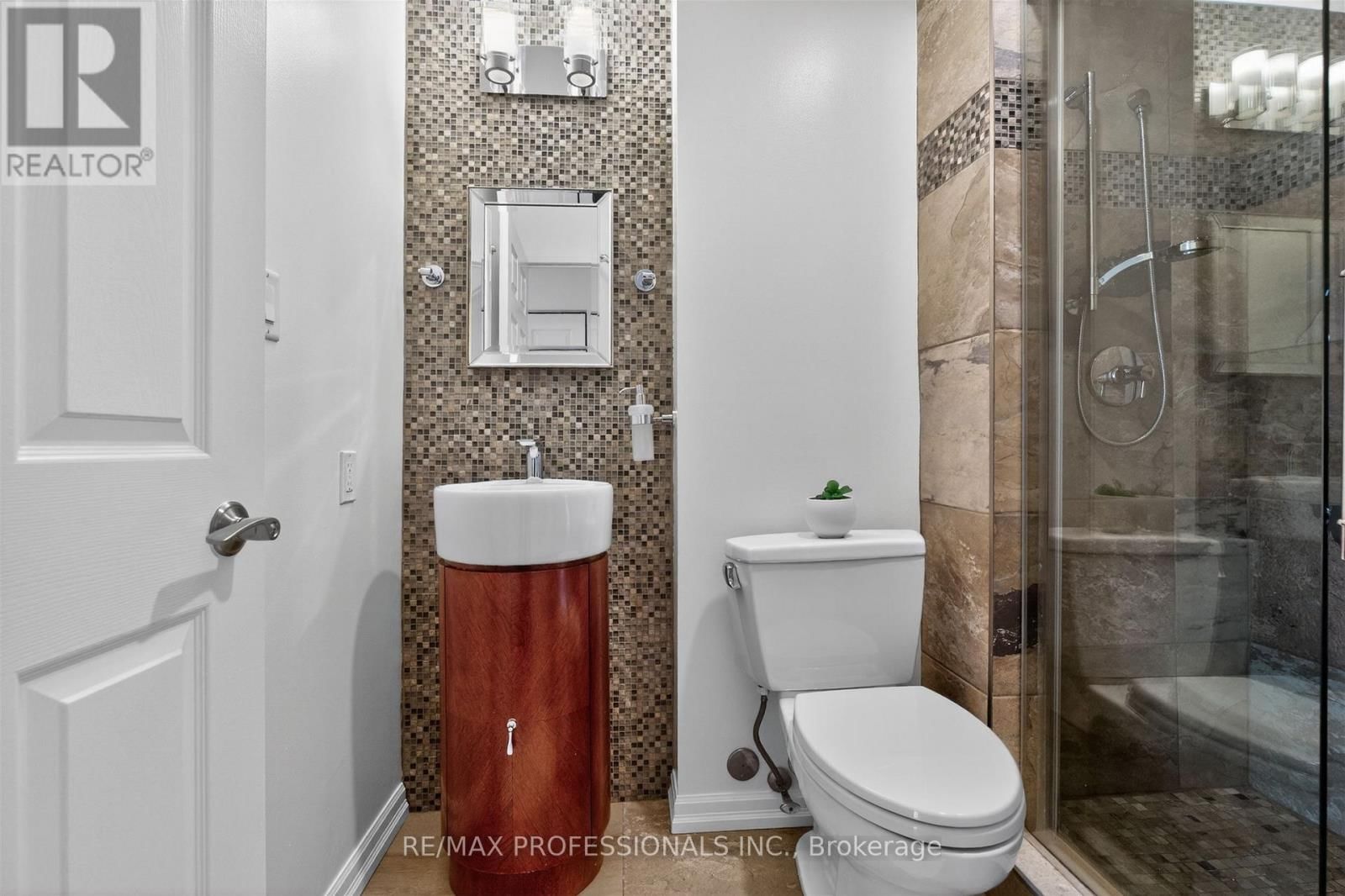 620 - 20 SOUTHPORT STREET Image 35