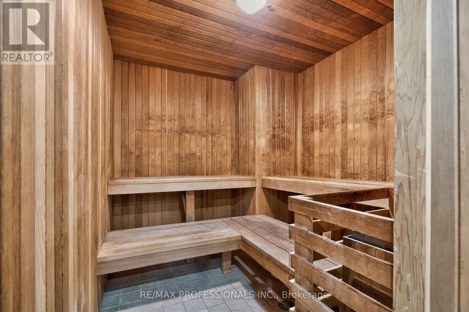 620 - 20 SOUTHPORT STREET Image 39