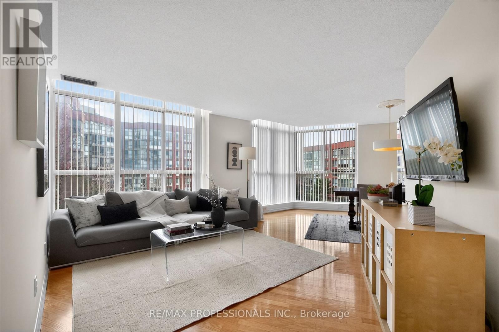 620 - 20 SOUTHPORT STREET Image 4