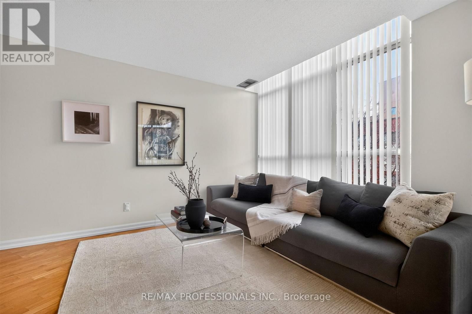 620 - 20 SOUTHPORT STREET Image 6