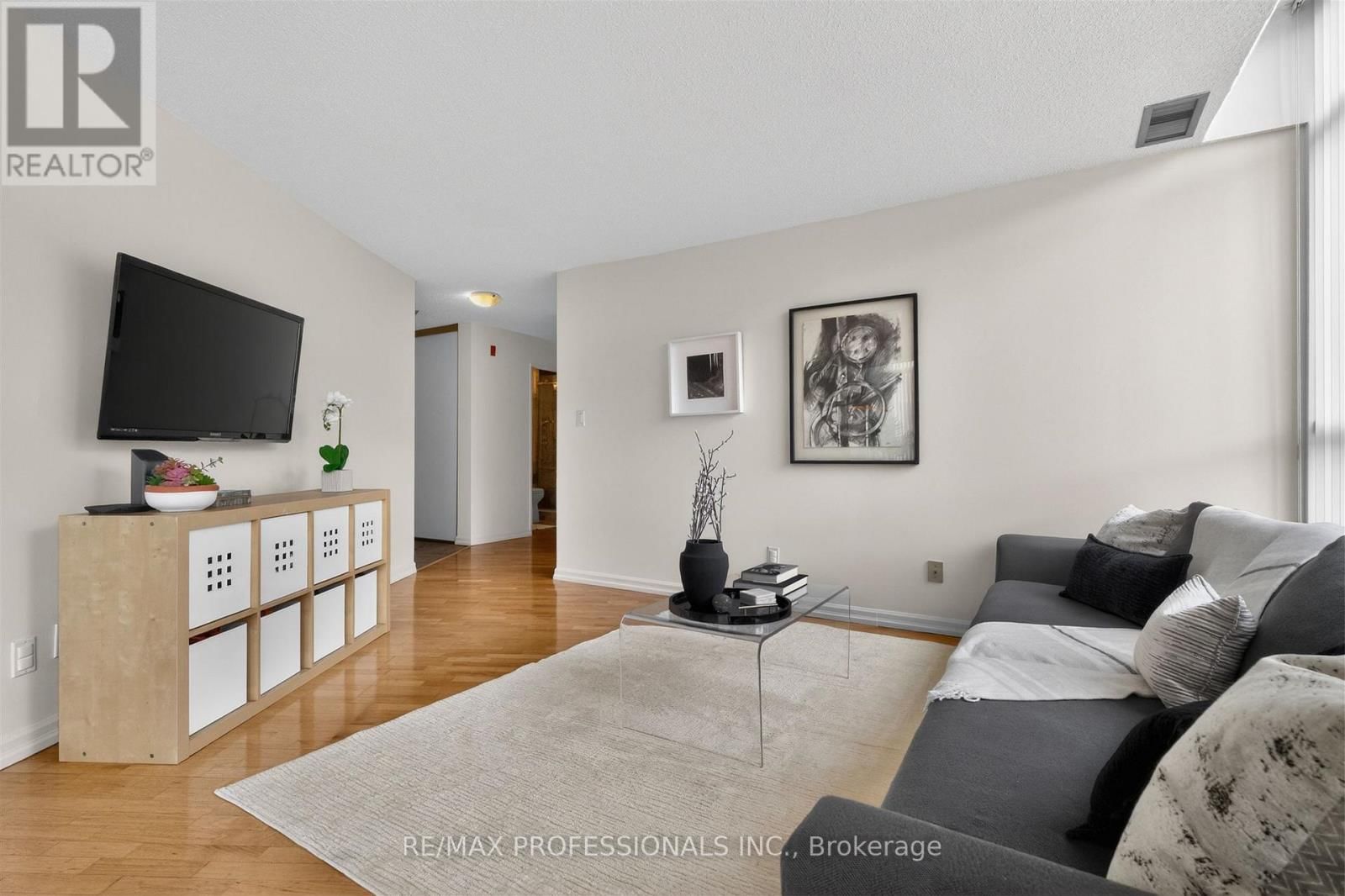 620 - 20 SOUTHPORT STREET Image 7