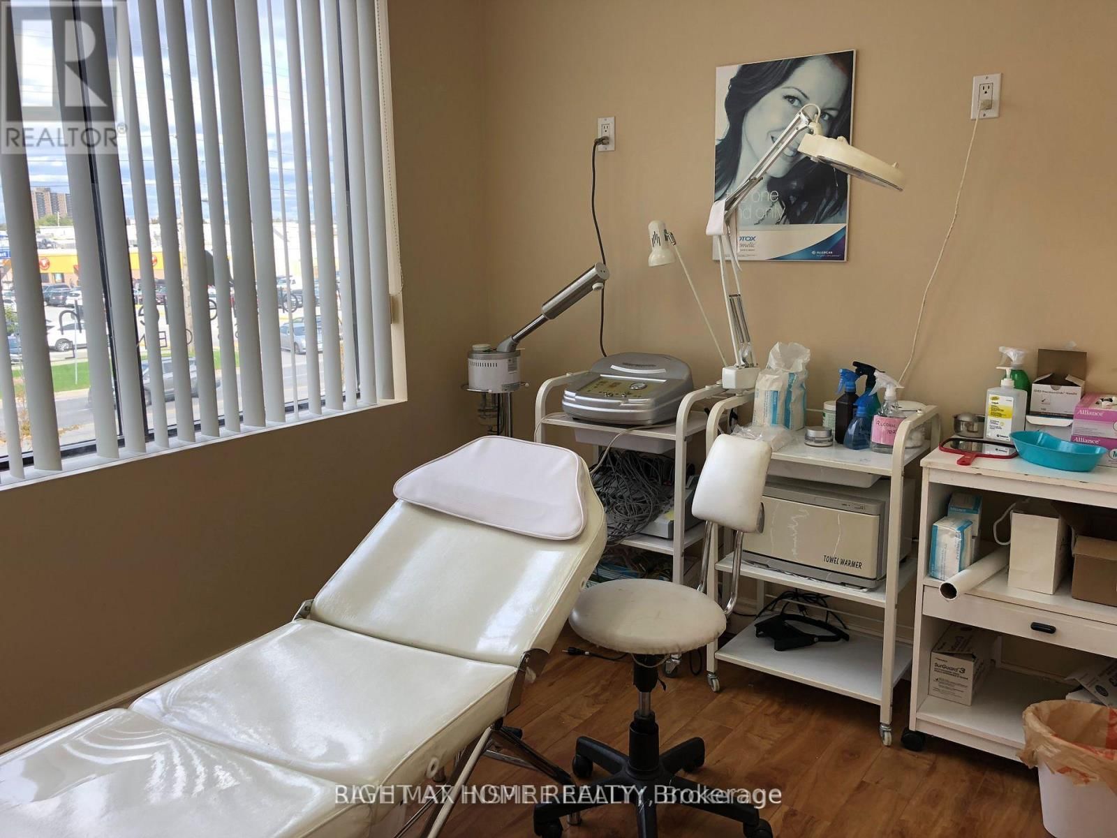 1525 ALBION ROAD Image 9