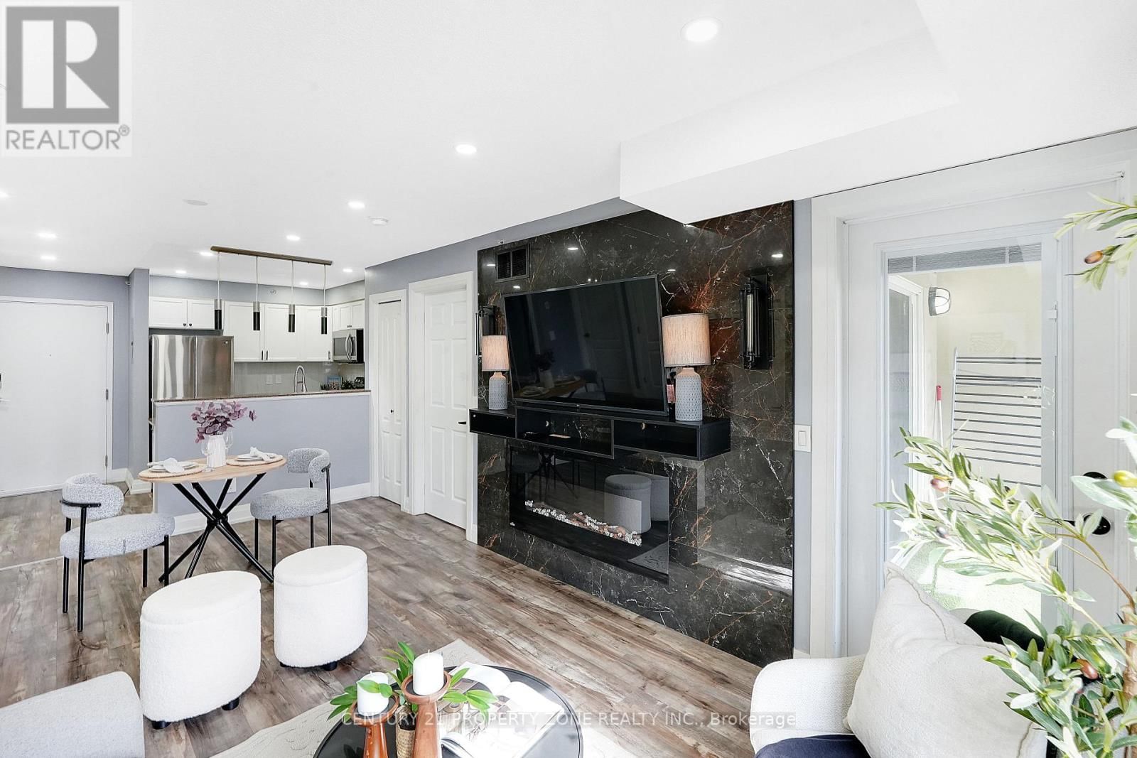 1401 - 8 DAYSPRING CIRCLE Image 1