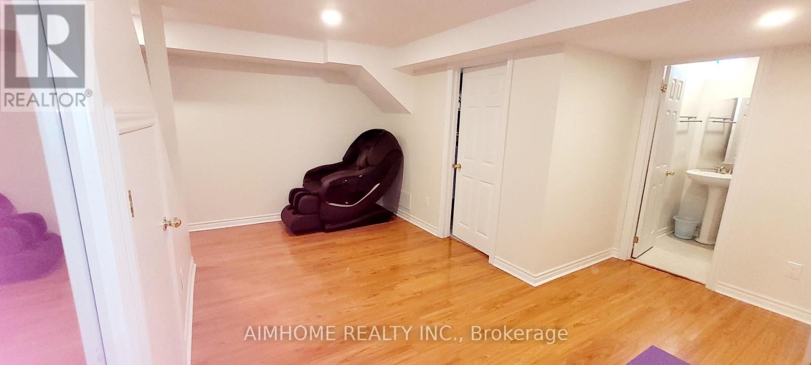 42 PIANE AVENUE Image 19