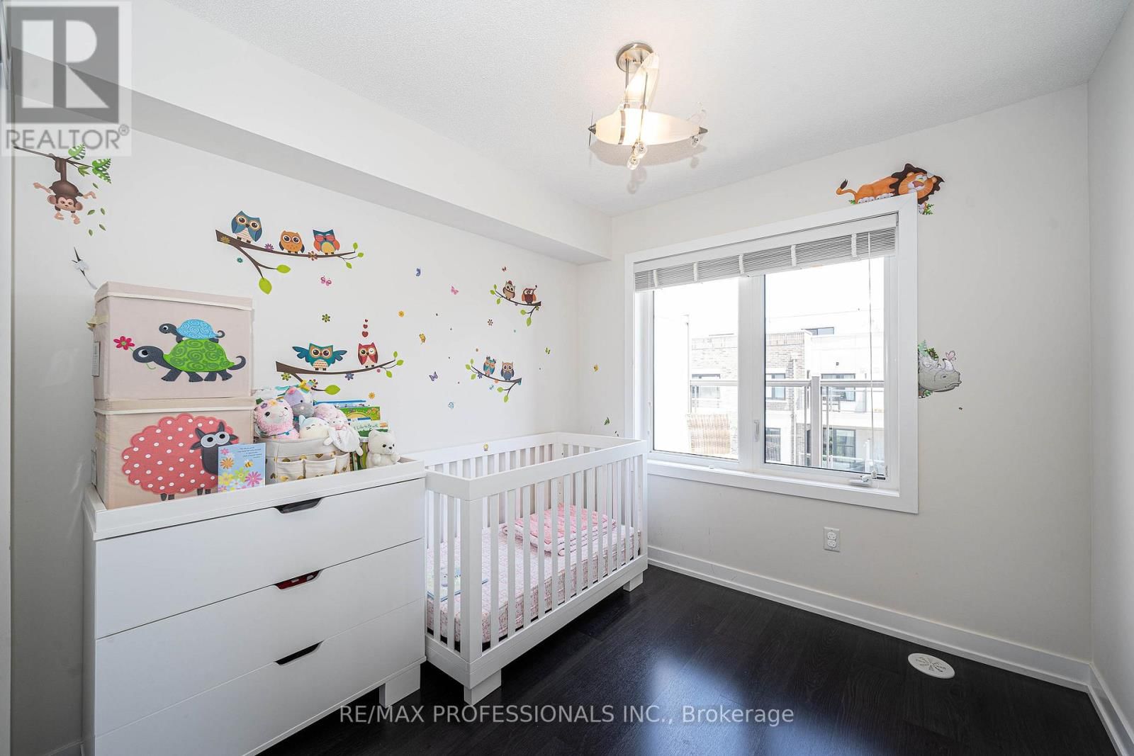 320 - 6 DRUMMOND STREET Image 11