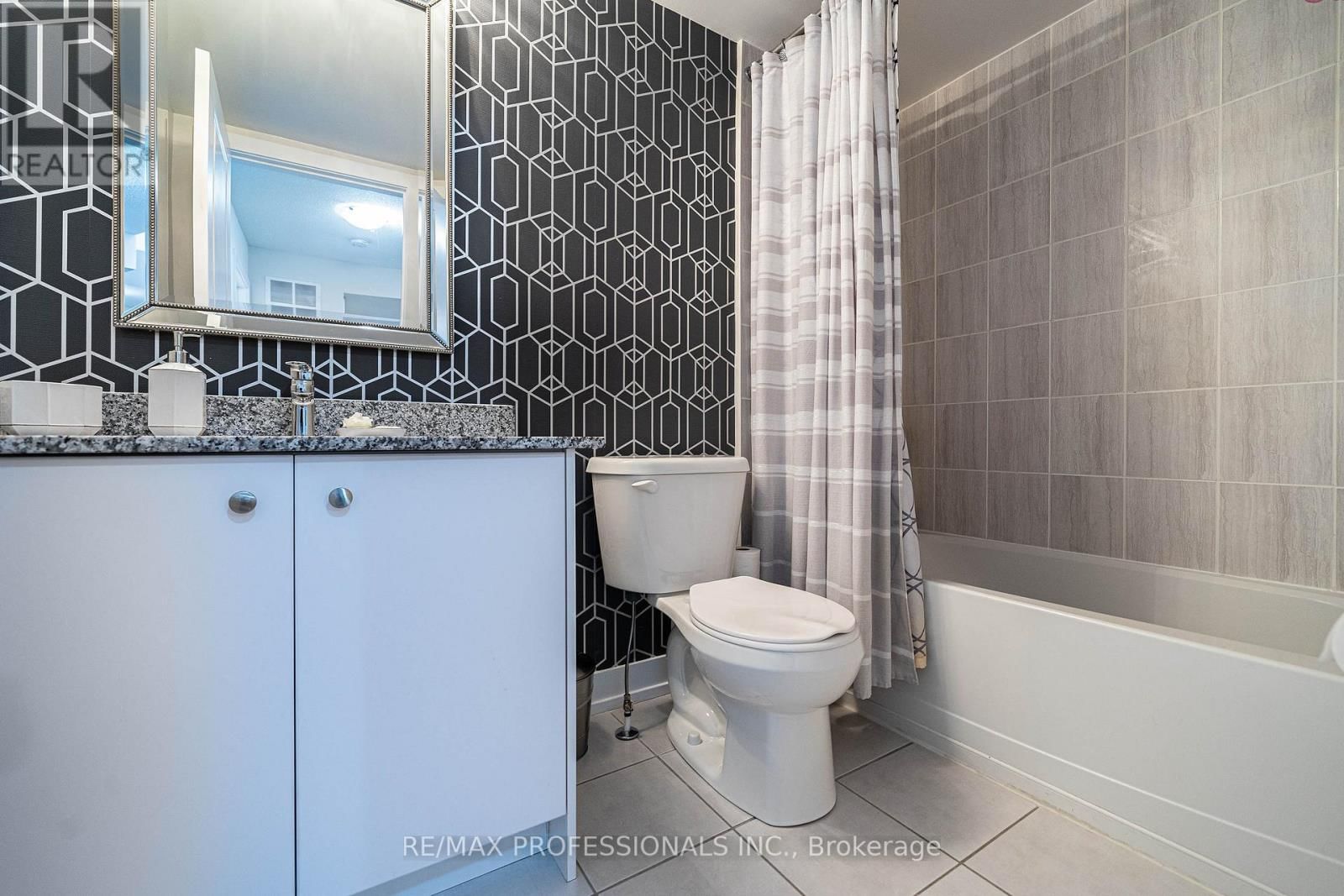 320 - 6 DRUMMOND STREET Image 12