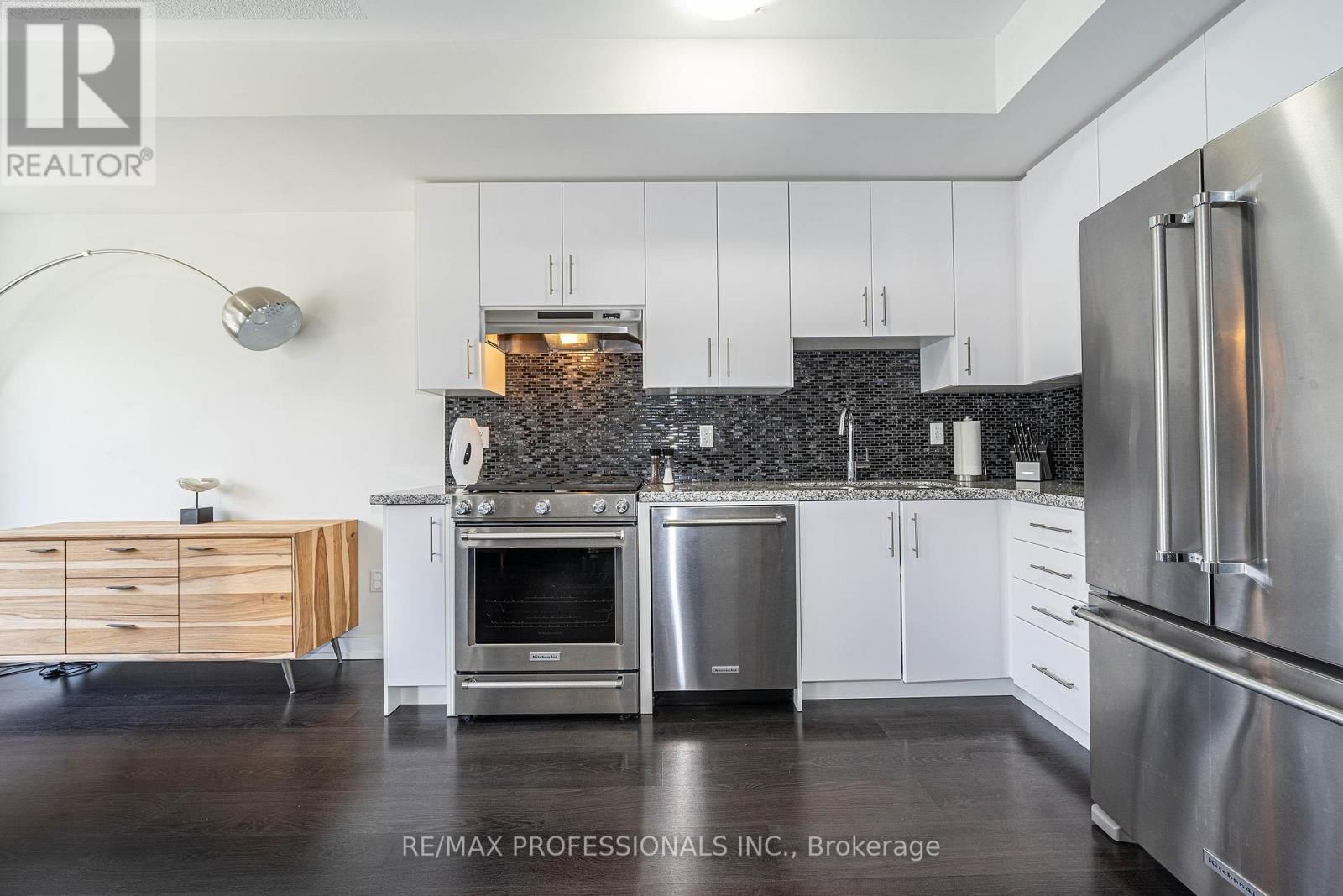 320 - 6 DRUMMOND STREET Image 23