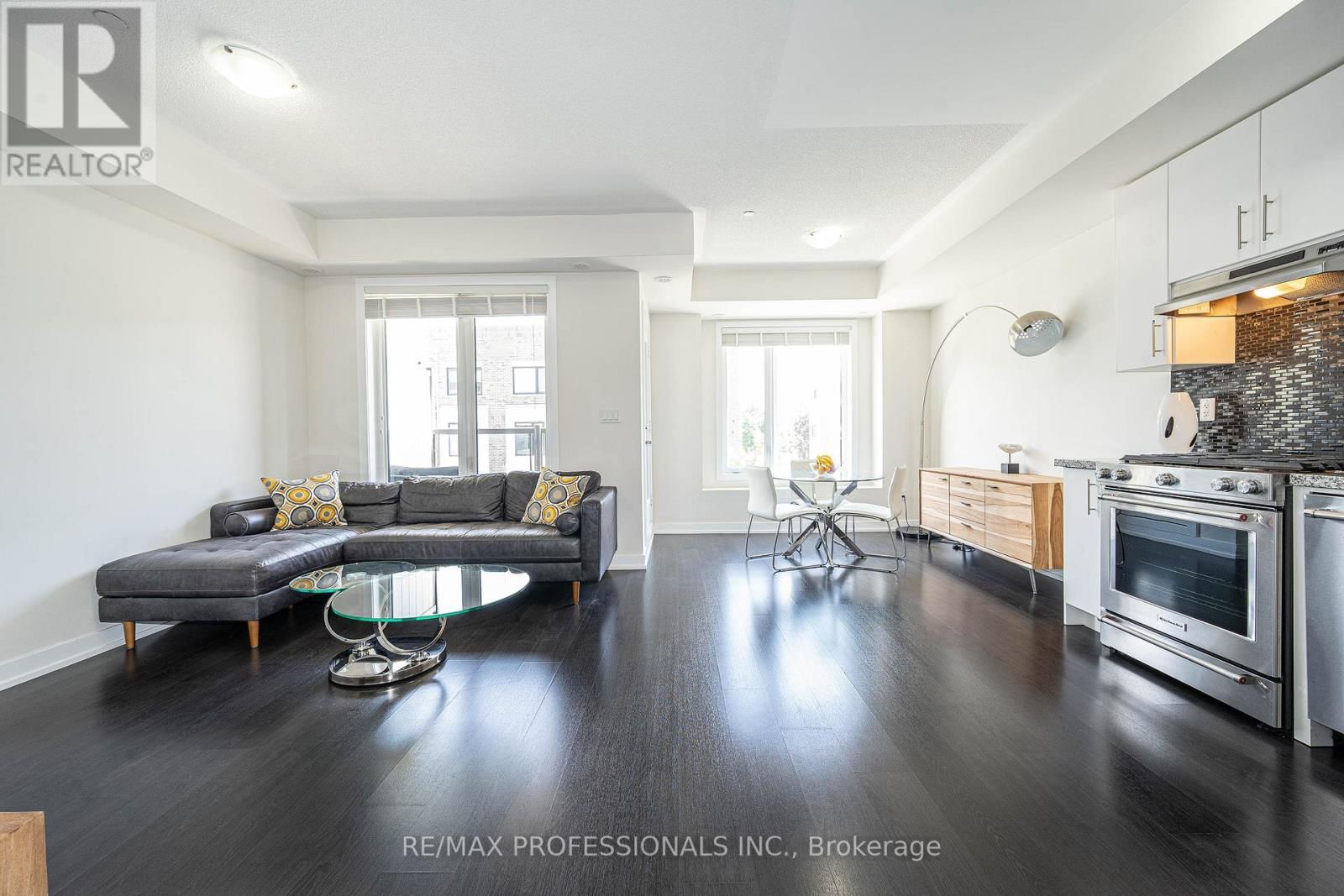 320 - 6 DRUMMOND STREET Image 6