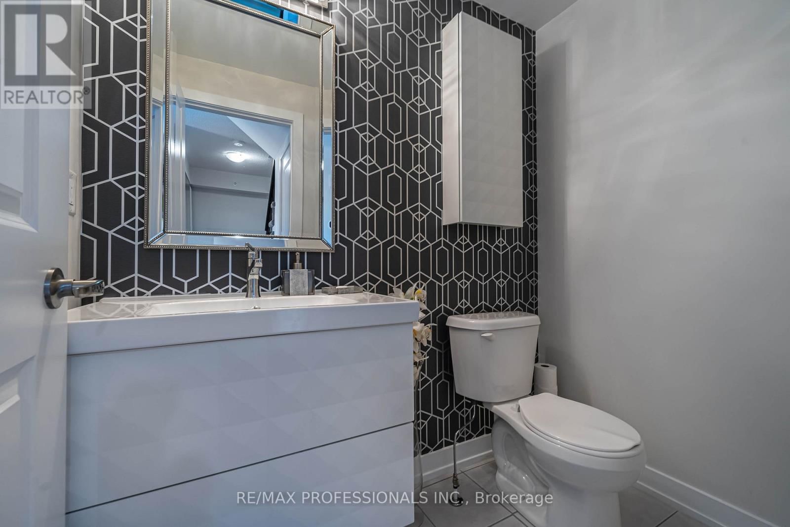 320 - 6 DRUMMOND STREET Image 8