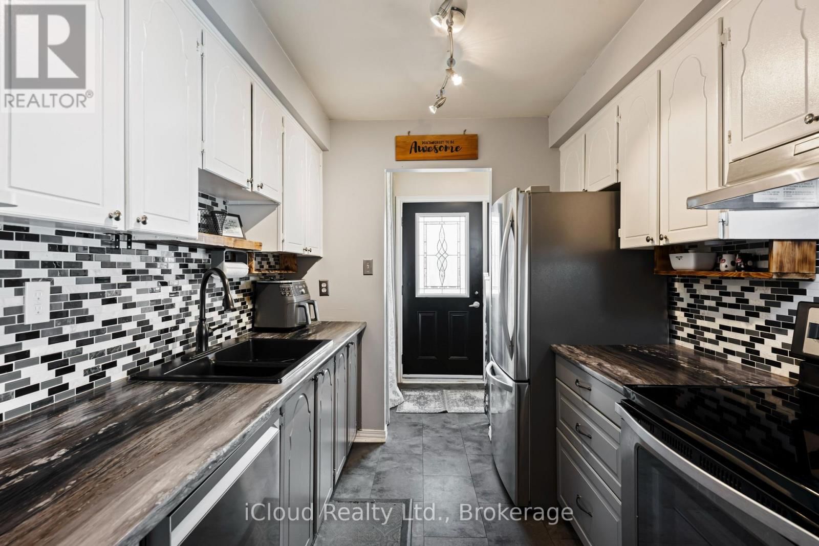 60 CANNON COURT WEST Image 12