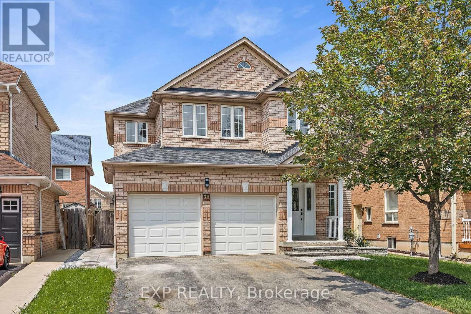 19 MASTER GREEN CRESCENT Image 1