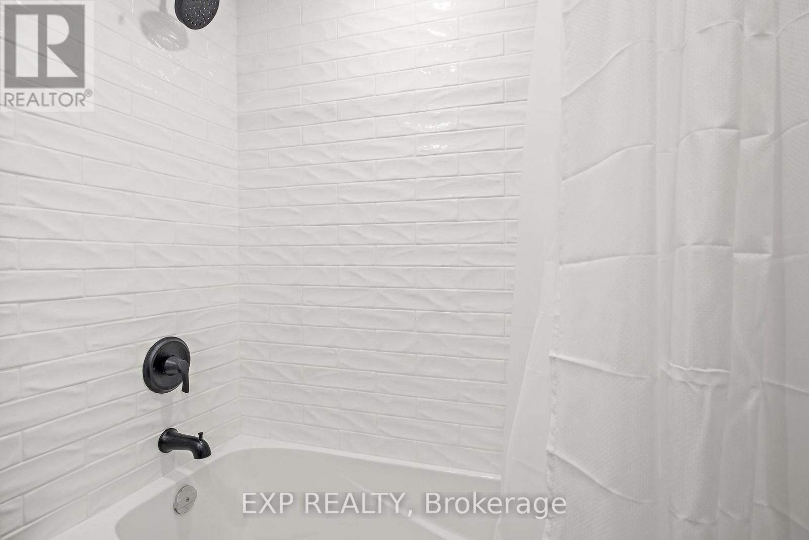 19 MASTER GREEN CRESCENT Image 10