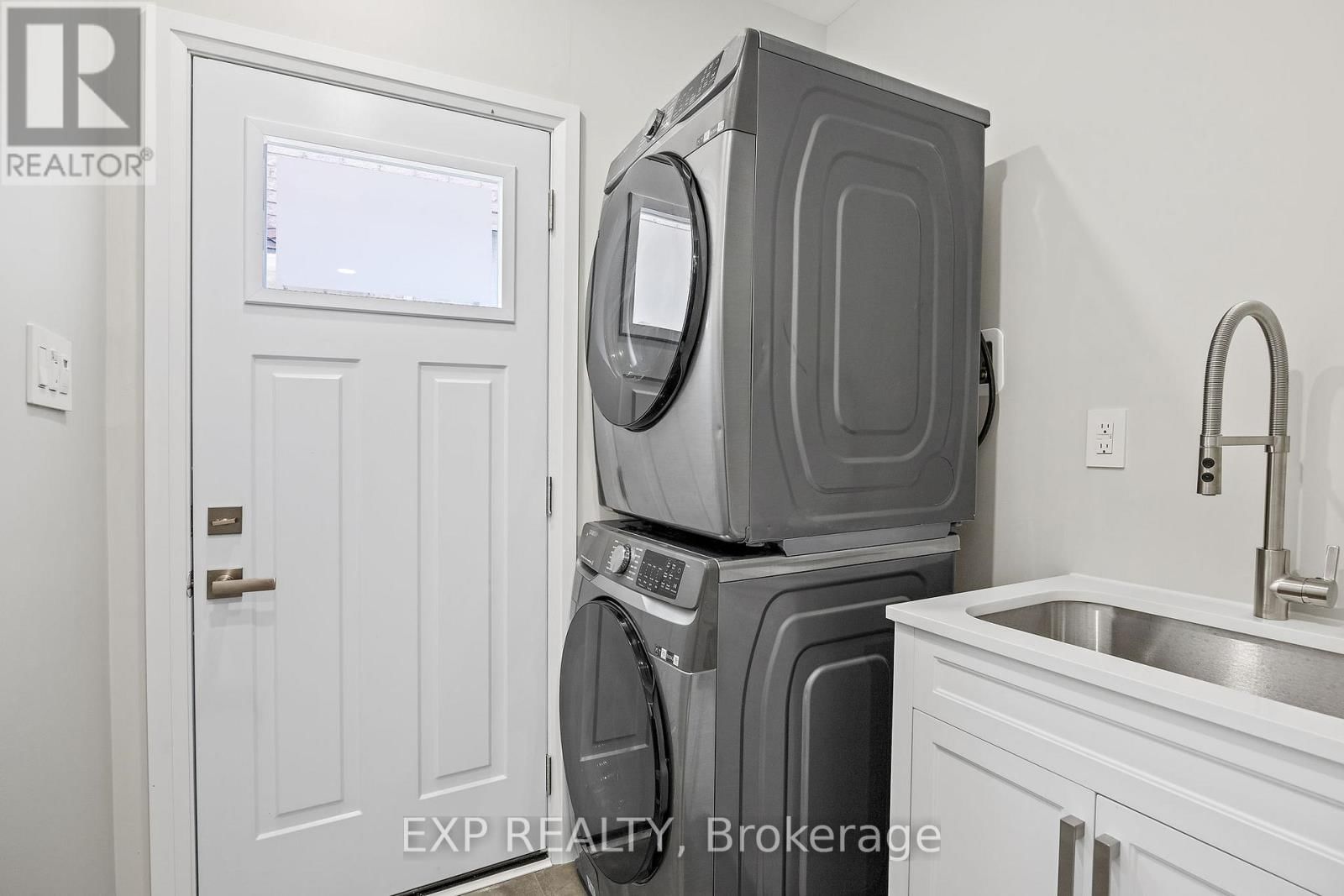 19 MASTER GREEN CRESCENT Image 11