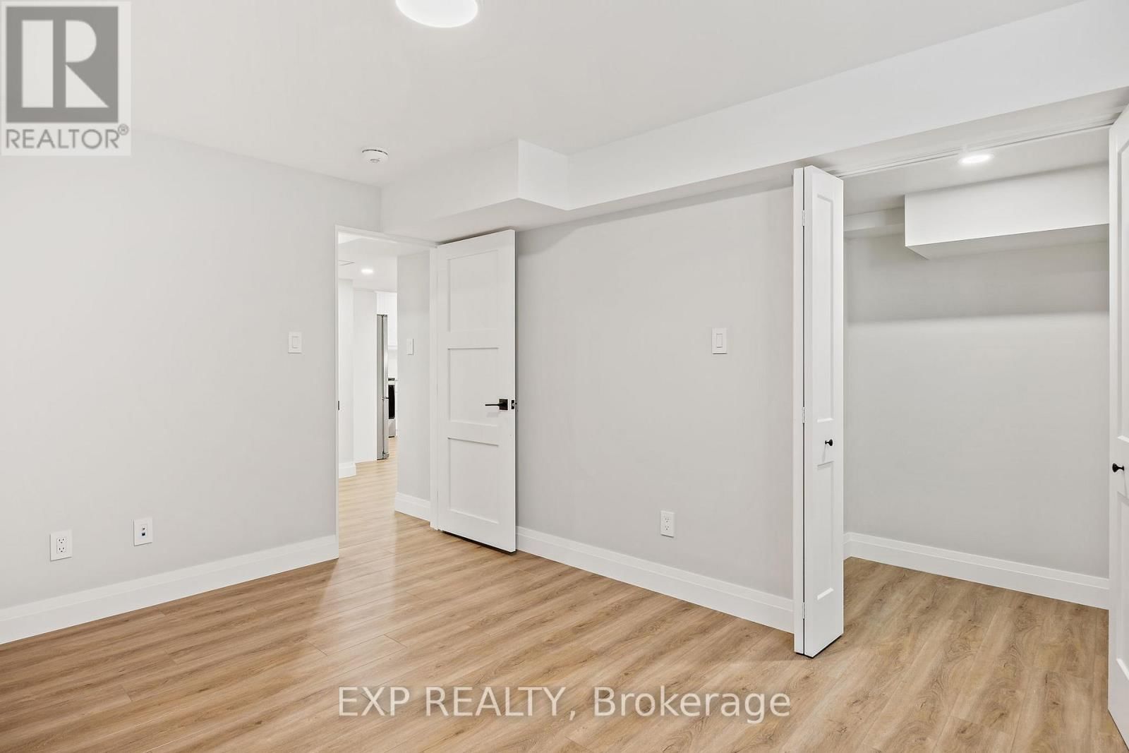 19 MASTER GREEN CRESCENT Image 7