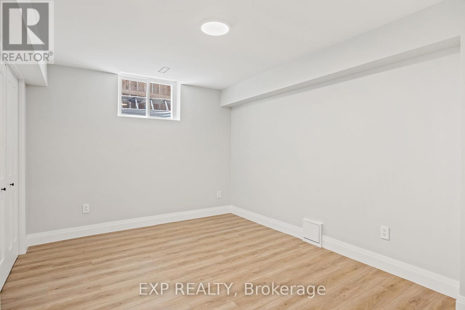 19 MASTER GREEN CRESCENT Image 8