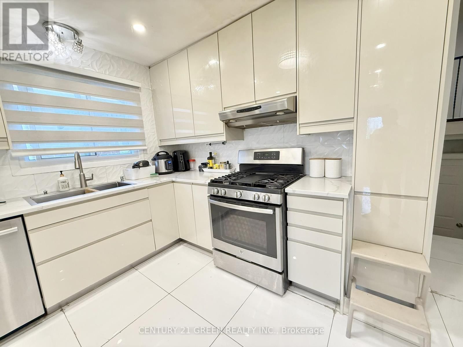 Upper - 963 LOVINGSTON CRESCENT Image 11