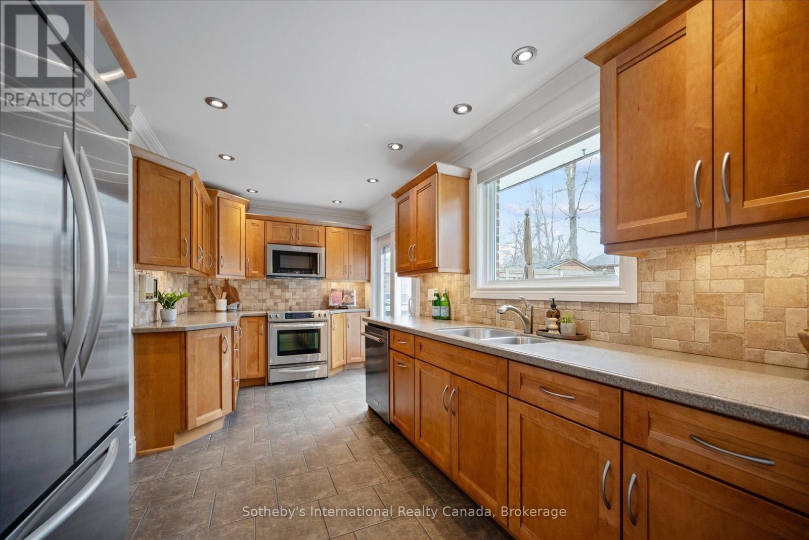 1248 LANDFAIR CRESCENT Image 16