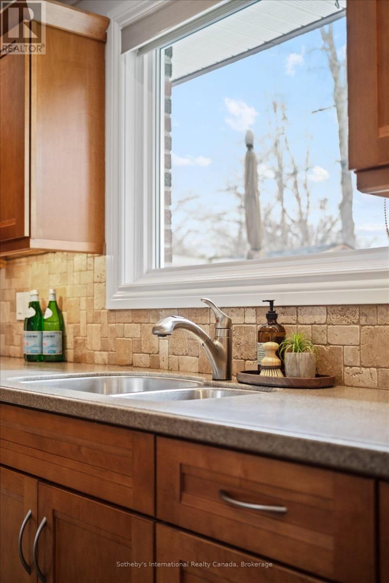 1248 LANDFAIR CRESCENT Image 17