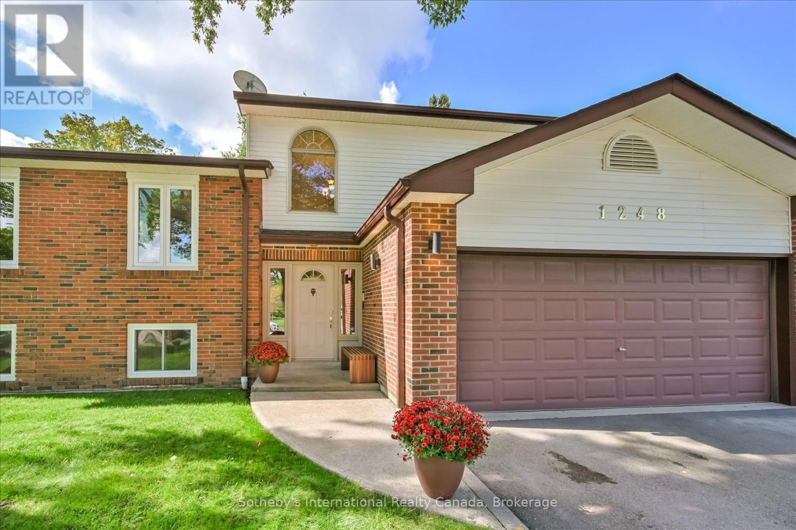 1248 LANDFAIR CRESCENT Image 2