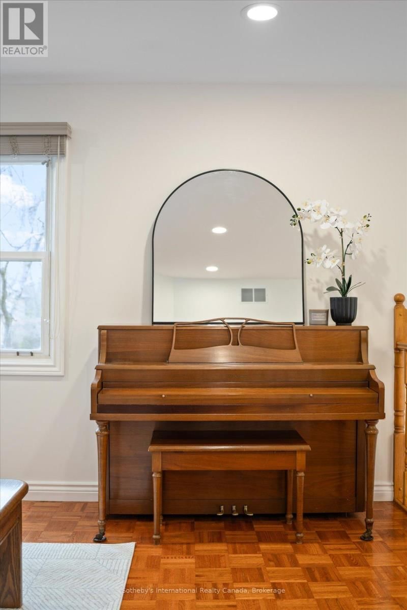 1248 LANDFAIR CRESCENT Image 25