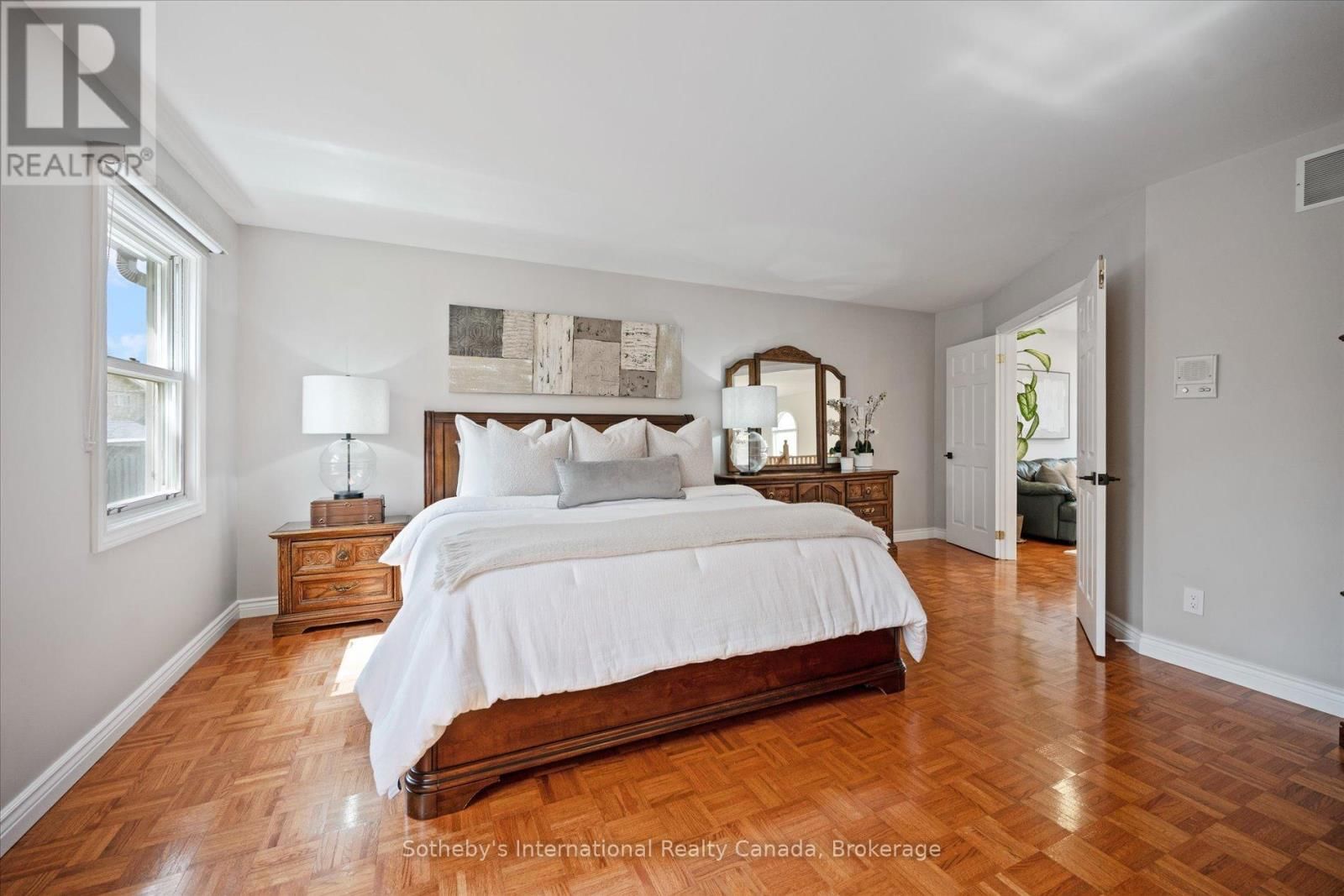 1248 LANDFAIR CRESCENT Image 28