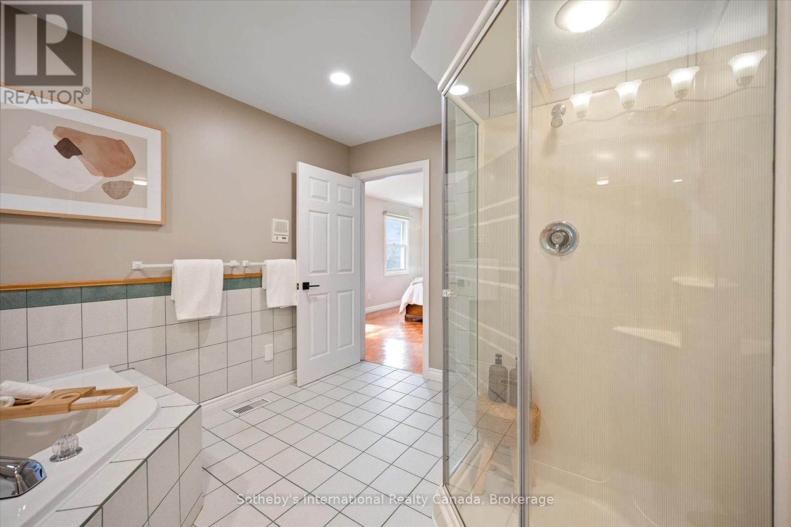 1248 LANDFAIR CRESCENT Image 32