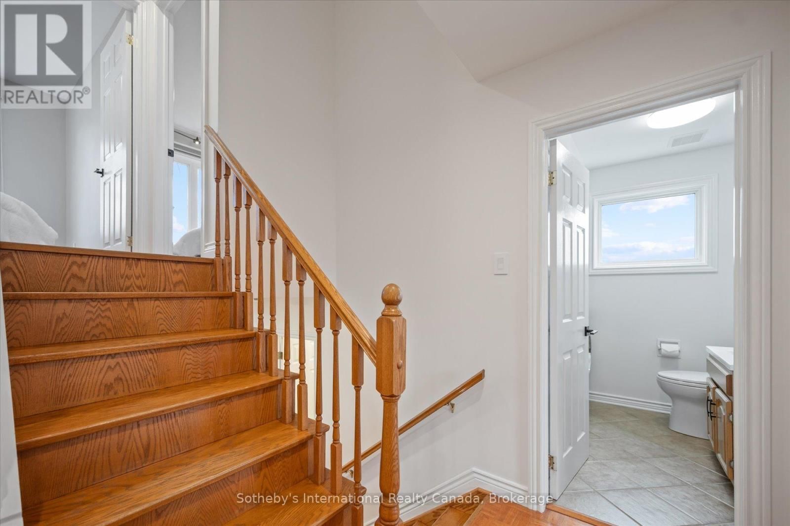 1248 LANDFAIR CRESCENT Image 34