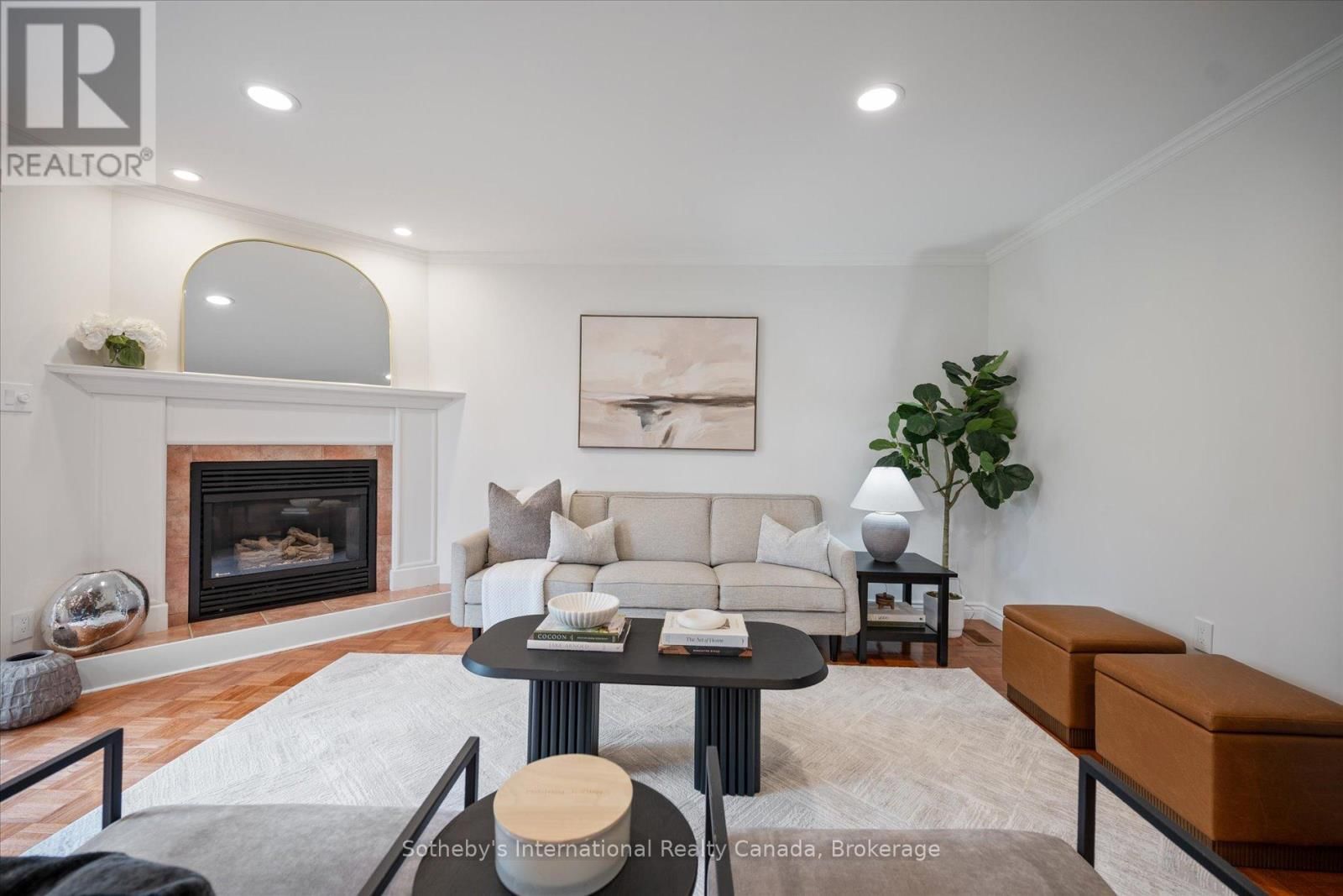 1248 LANDFAIR CRESCENT Image 7