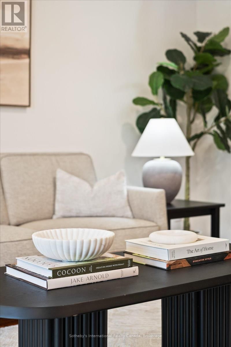 1248 LANDFAIR CRESCENT Image 8