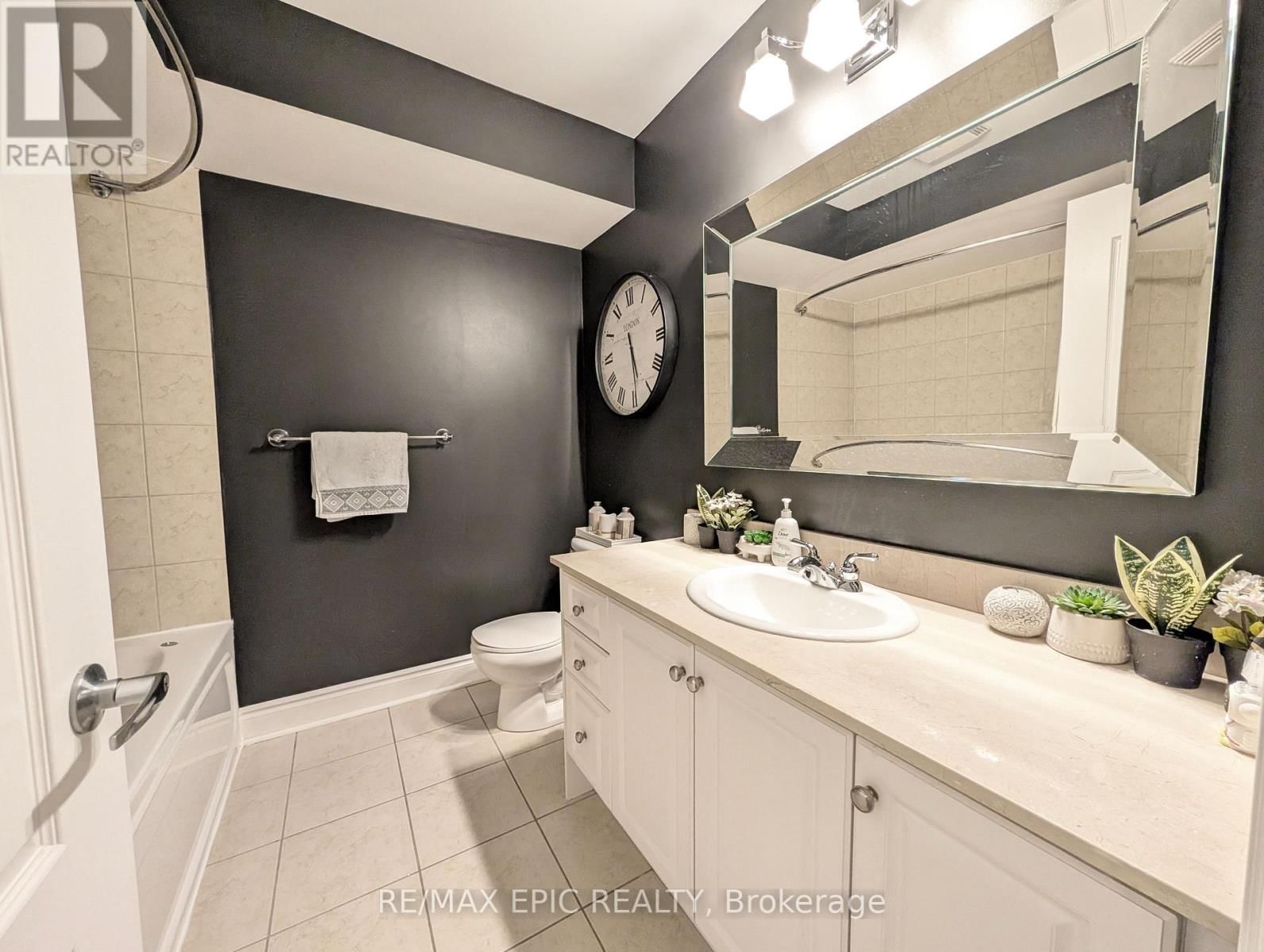 3 - 235 VAN DUSEN BOULEVARD Image 10