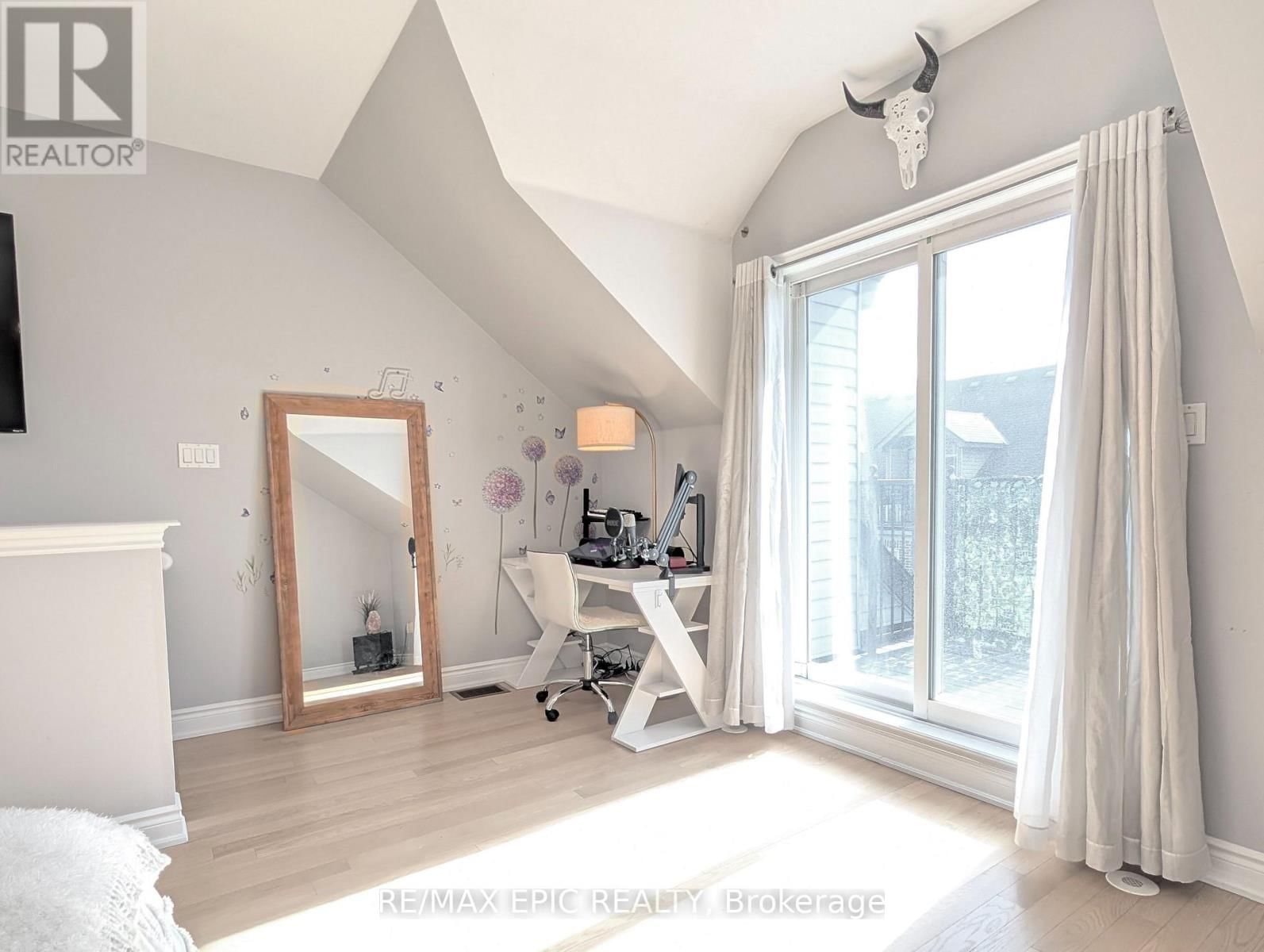 3 - 235 VAN DUSEN BOULEVARD Image 14