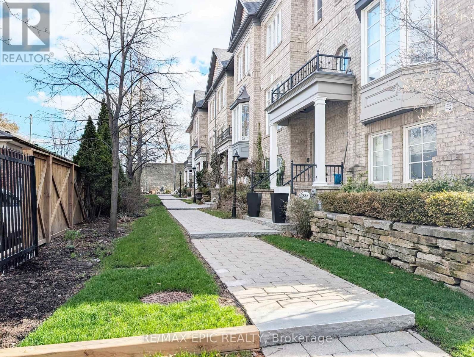 3 - 235 VAN DUSEN BOULEVARD Image 18