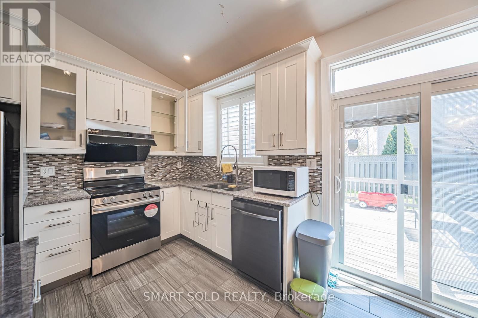 Upper - 3486 FOUNTAIN PARK AVENUE Image 25