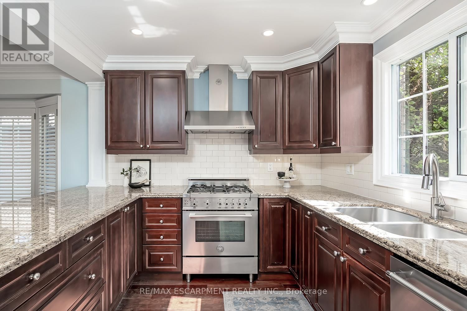 2428 LAKESHORE ROAD Image 12