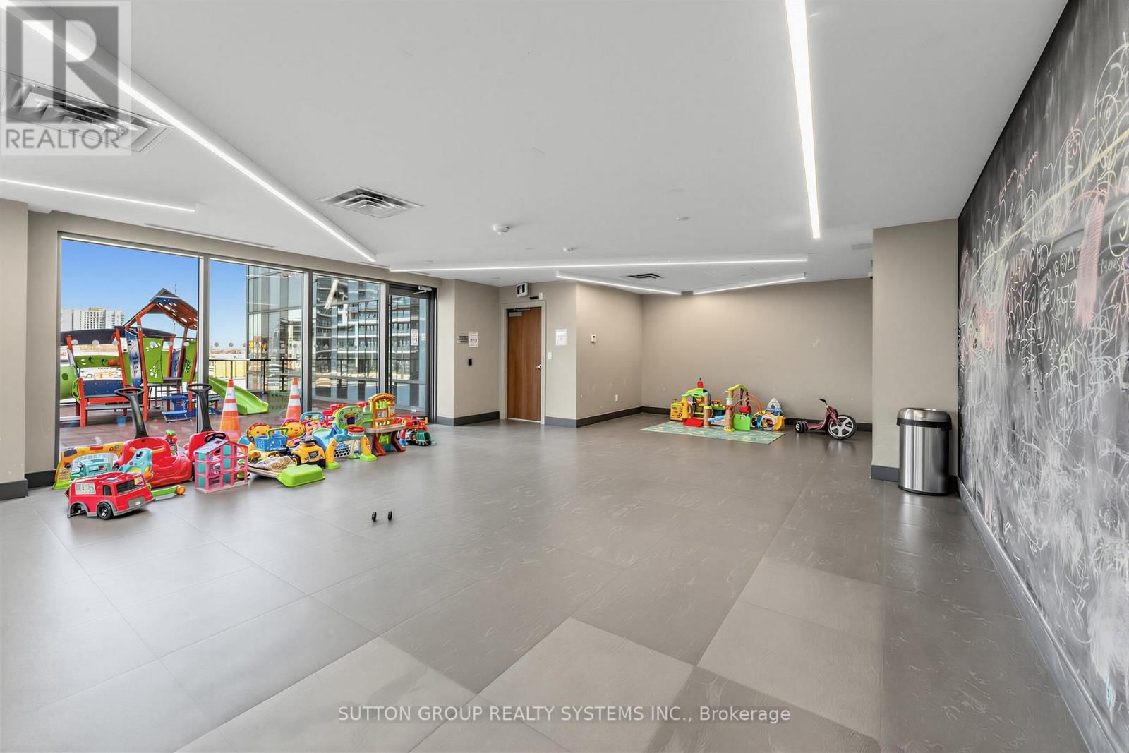 1410 - 5025 FOUR SPRINGS AVENUE Image 34