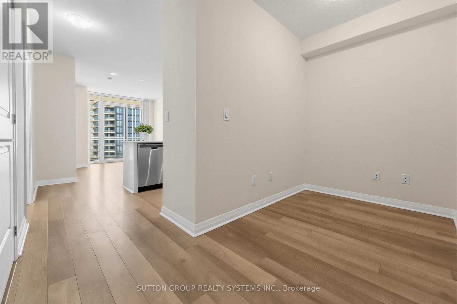 1410 - 5025 FOUR SPRINGS AVENUE Image 5