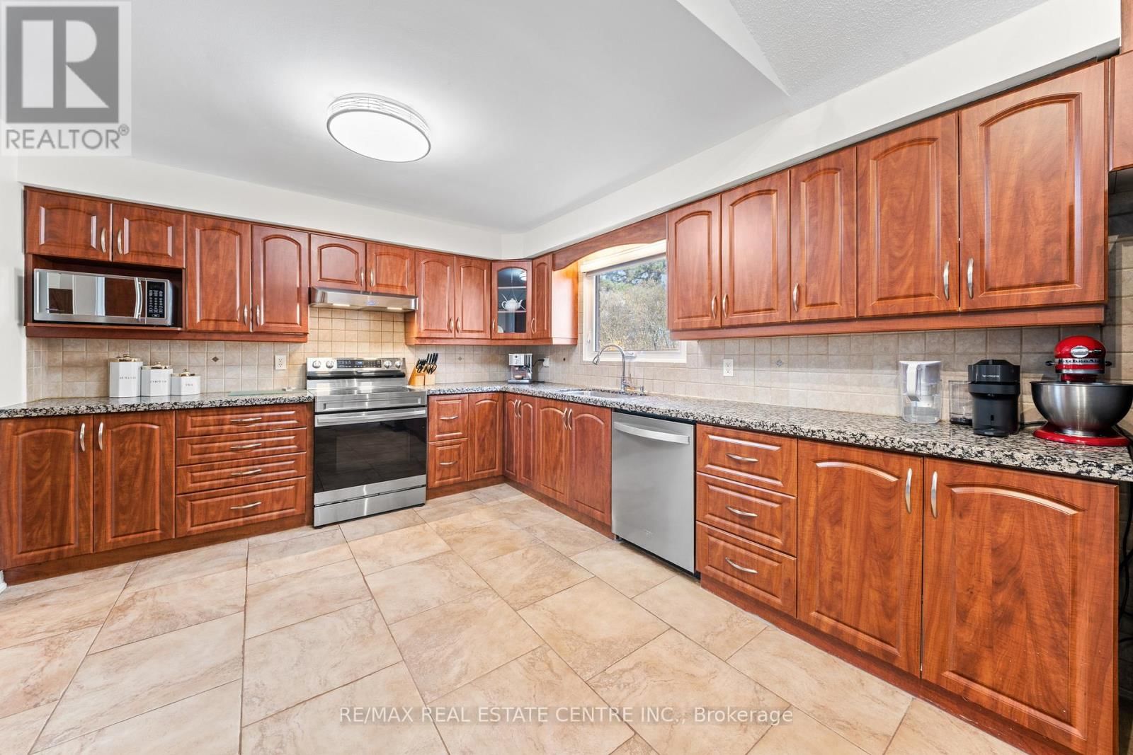 44 MIKADO CRESCENT Image 15