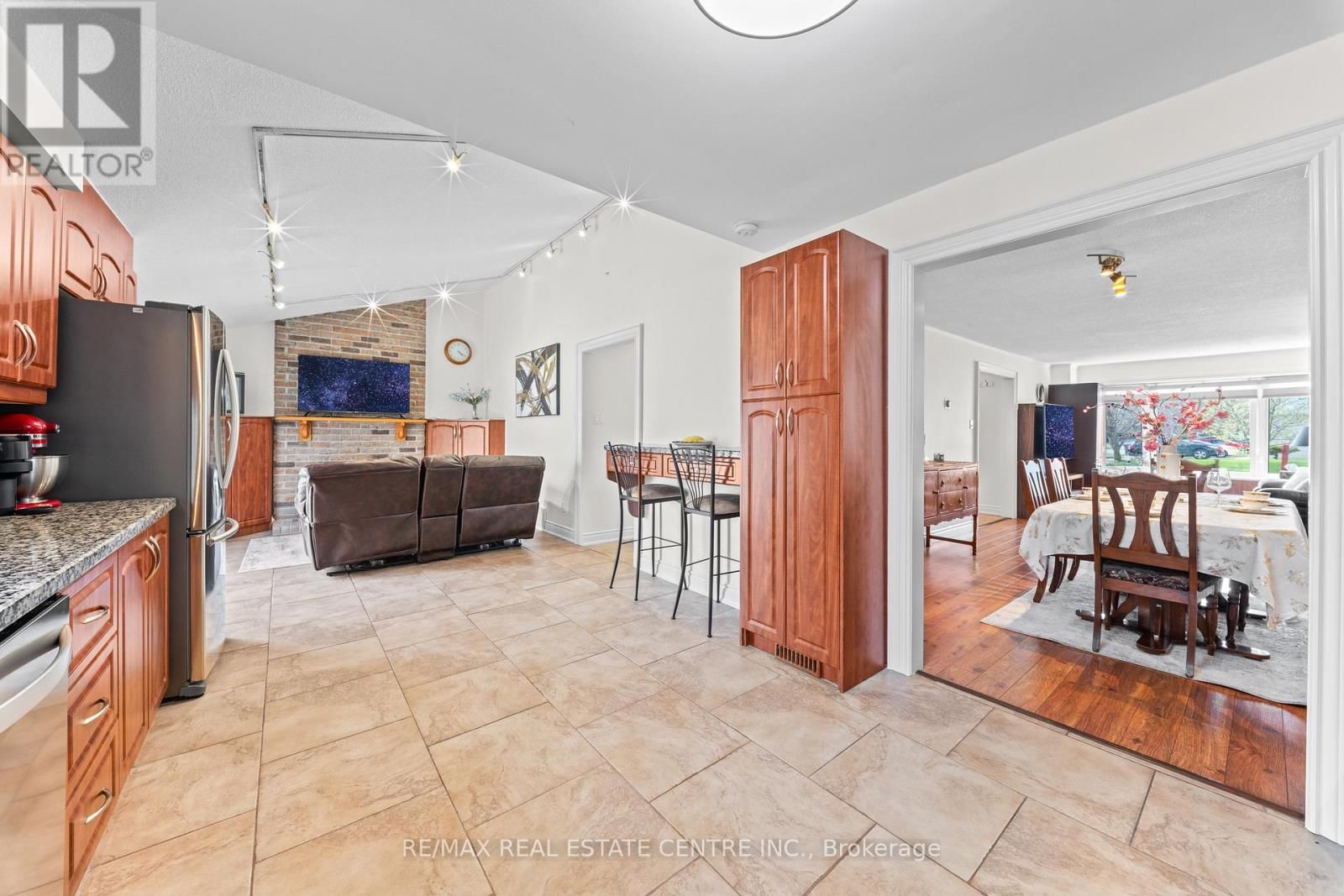 44 MIKADO CRESCENT Image 17