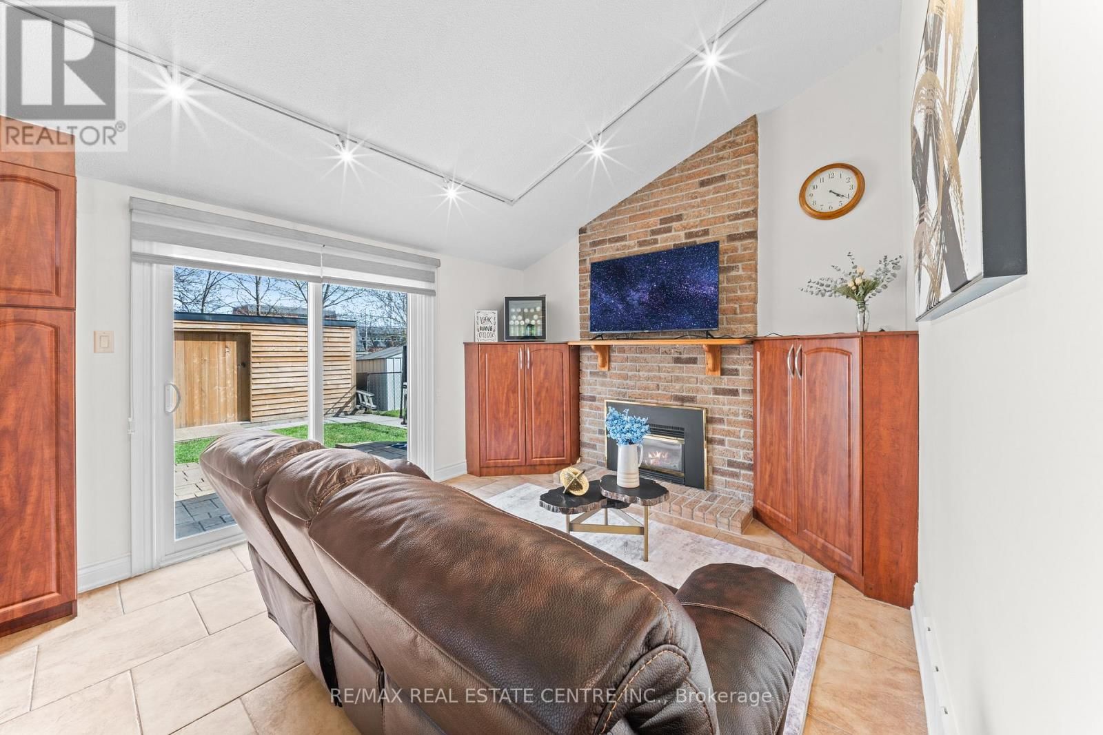 44 MIKADO CRESCENT Image 19