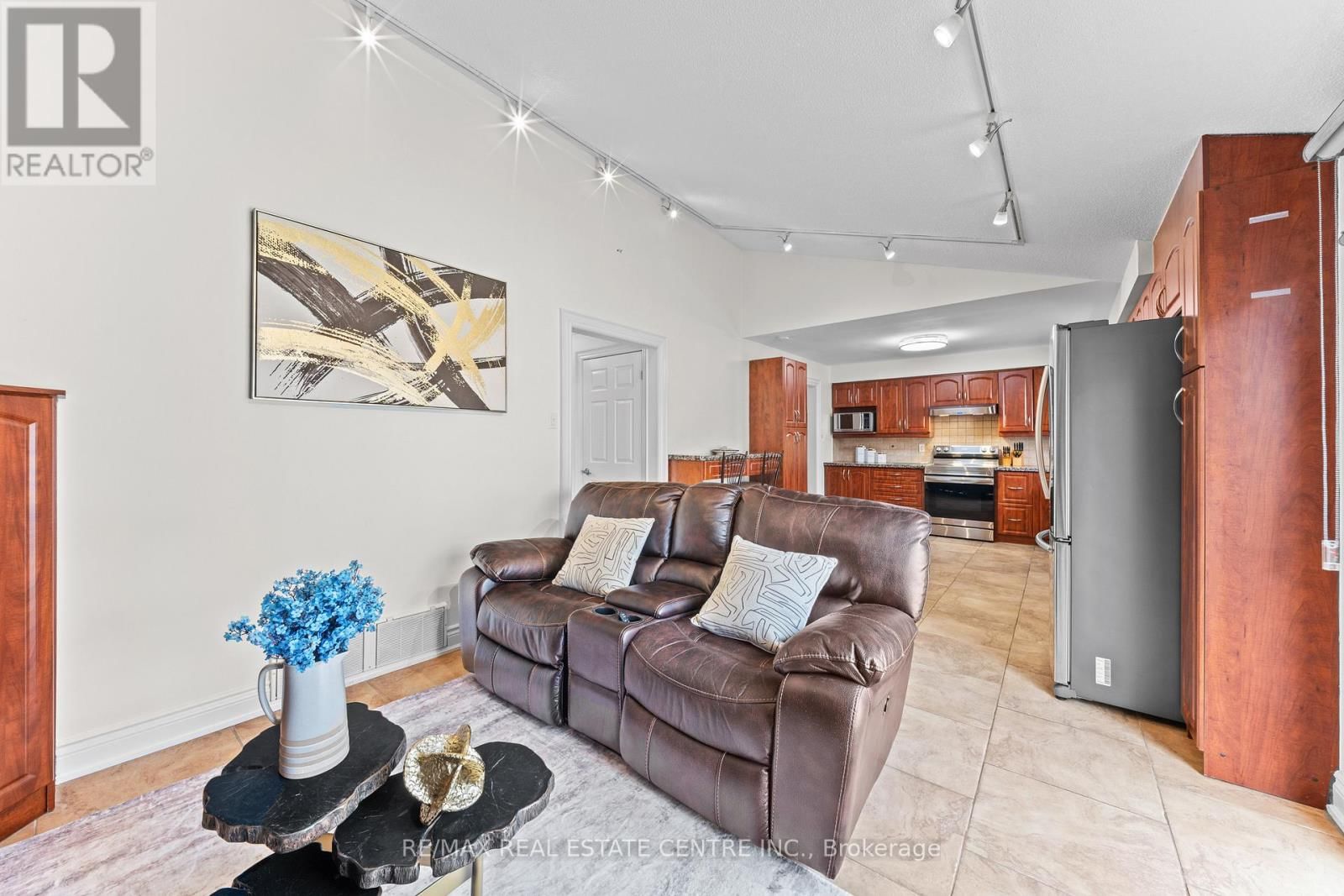 44 MIKADO CRESCENT Image 21