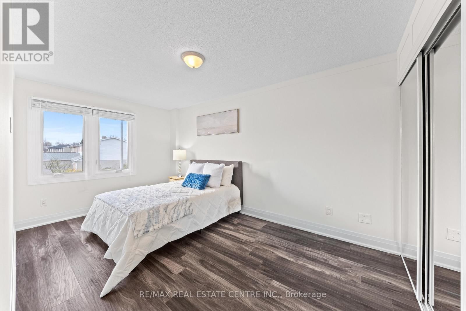 44 MIKADO CRESCENT Image 35