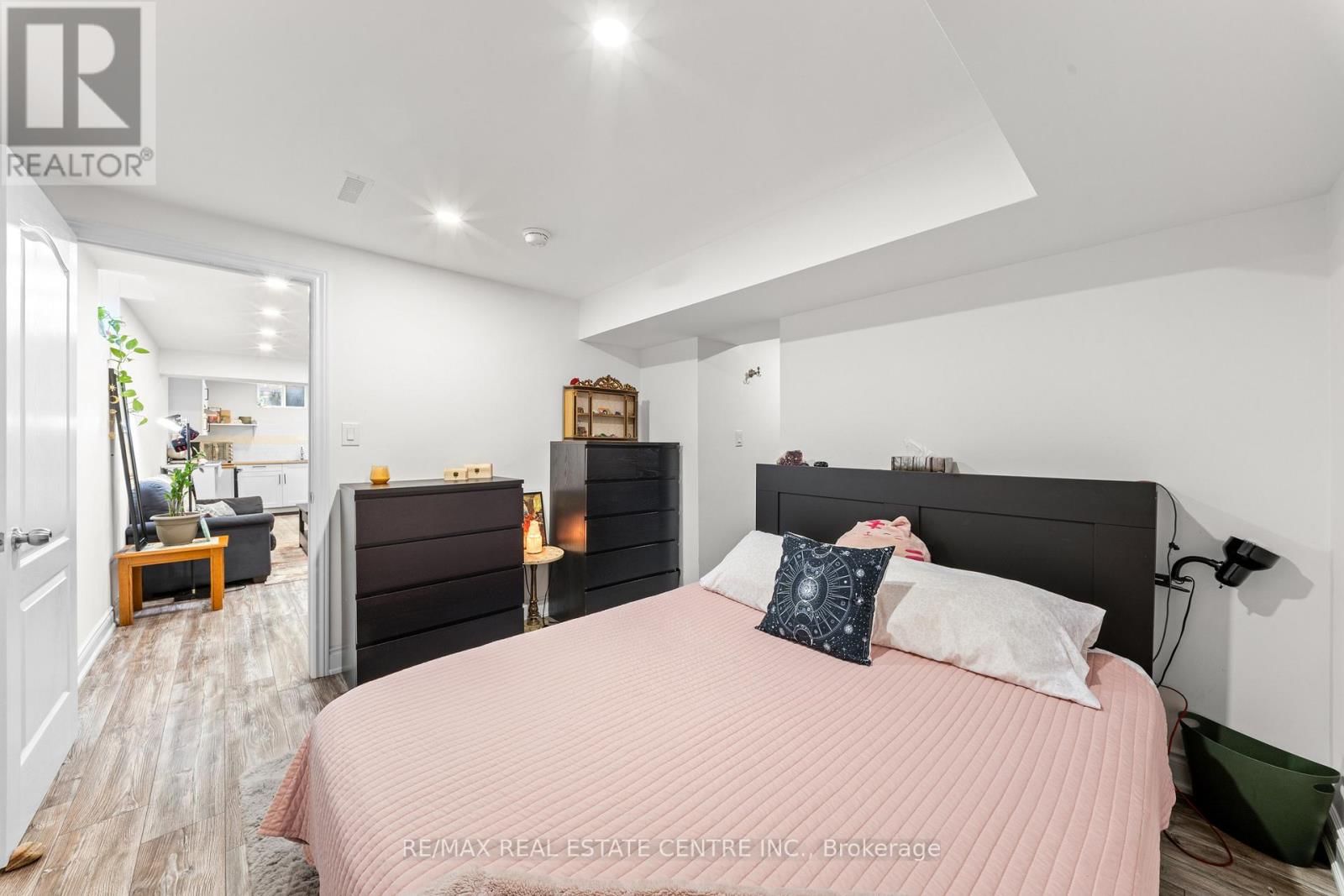 44 MIKADO CRESCENT Image 44