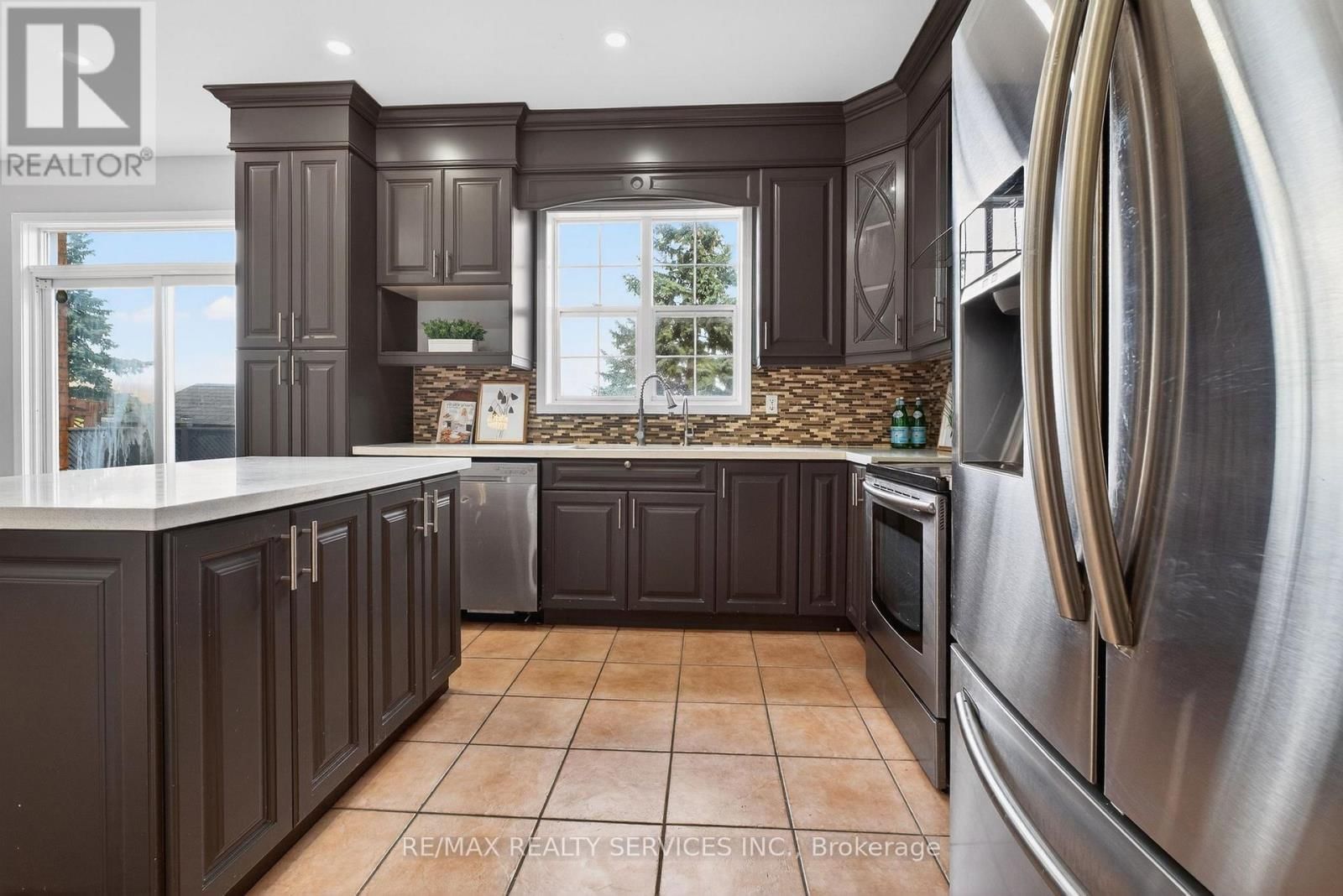 47 UPPER HIGHLANDS DRIVE Image 13