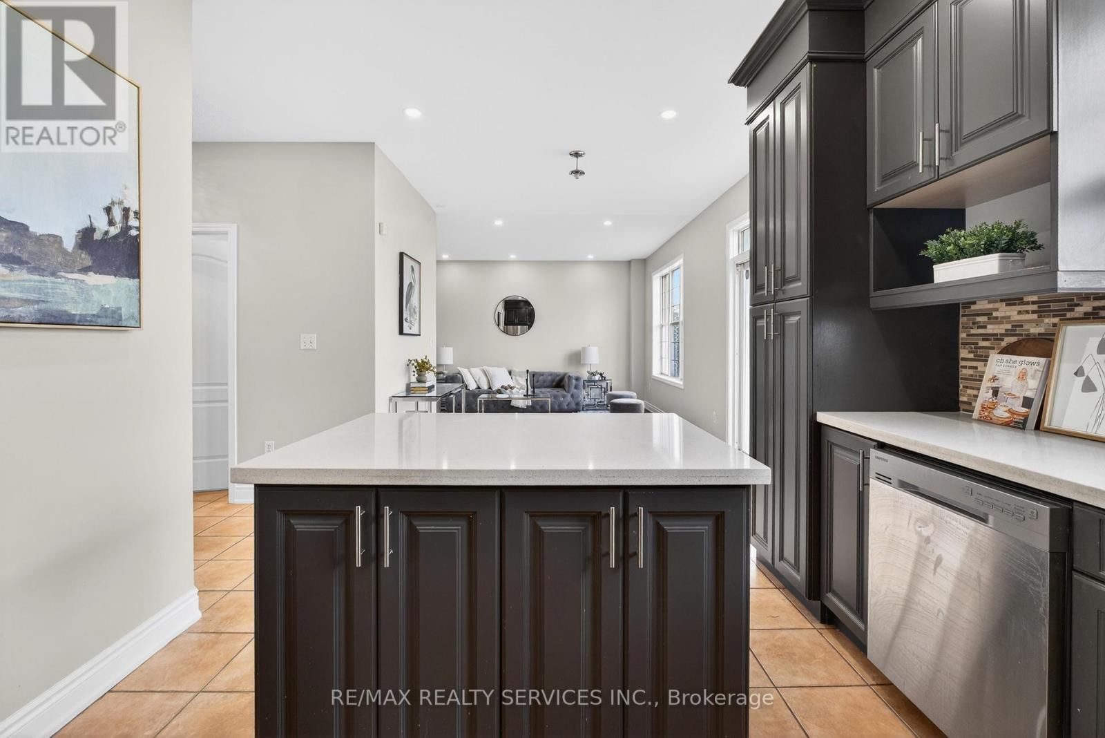 47 UPPER HIGHLANDS DRIVE Image 17