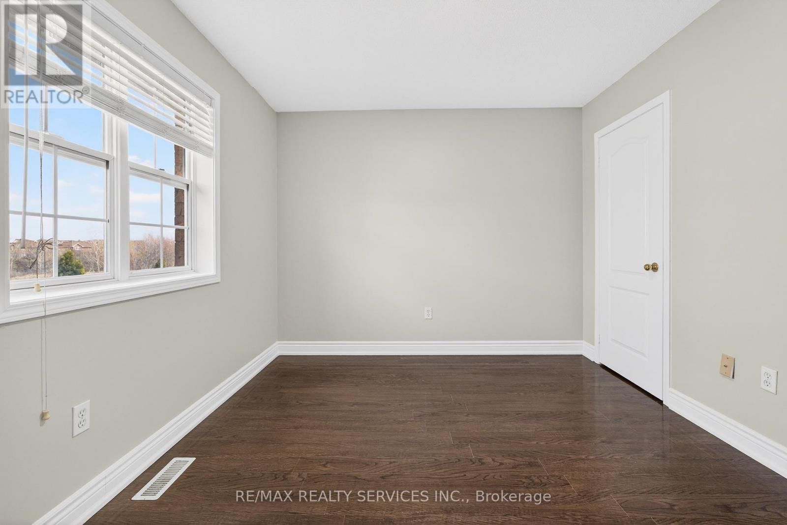 47 UPPER HIGHLANDS DRIVE Image 33