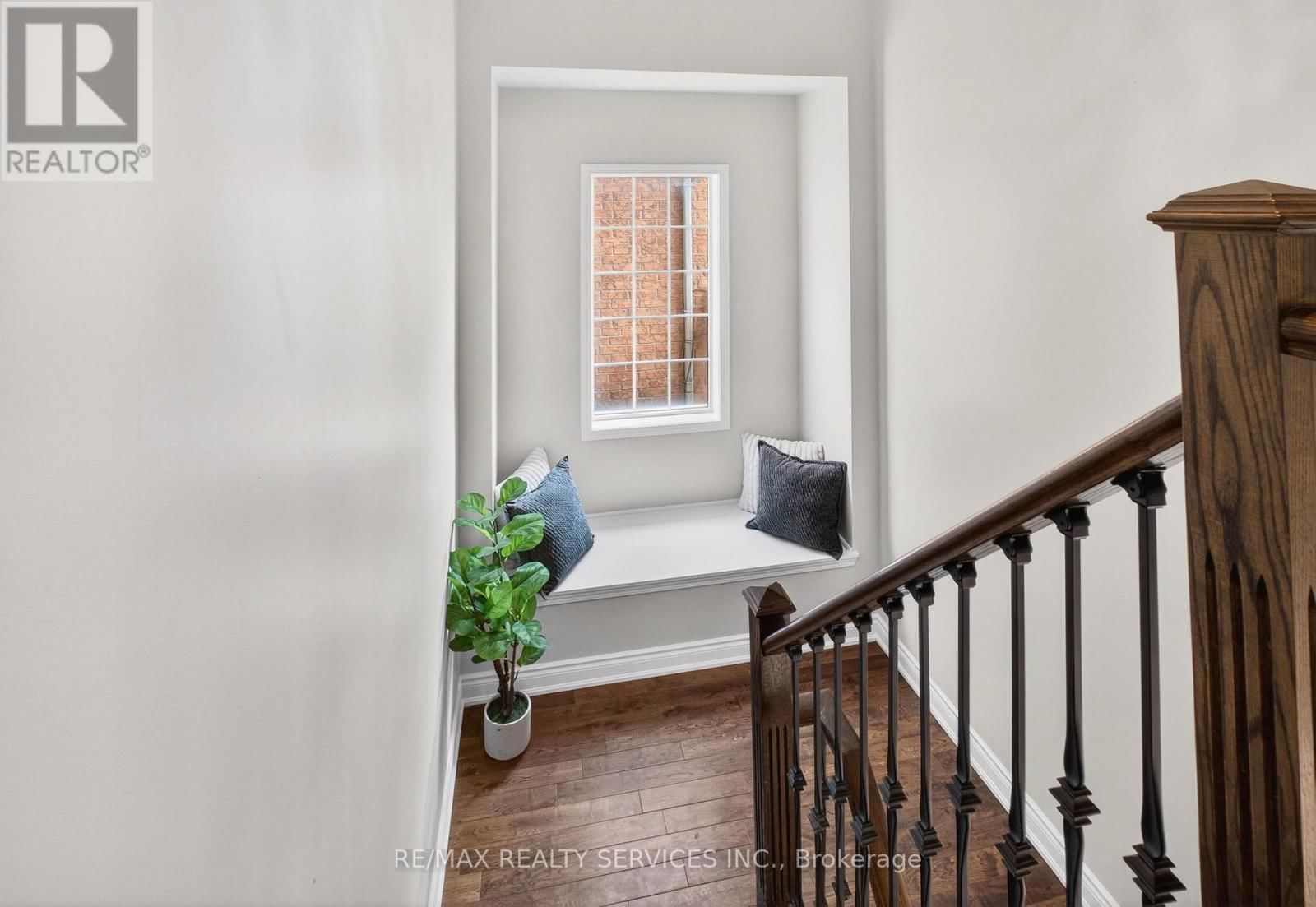 47 UPPER HIGHLANDS DRIVE Image 36