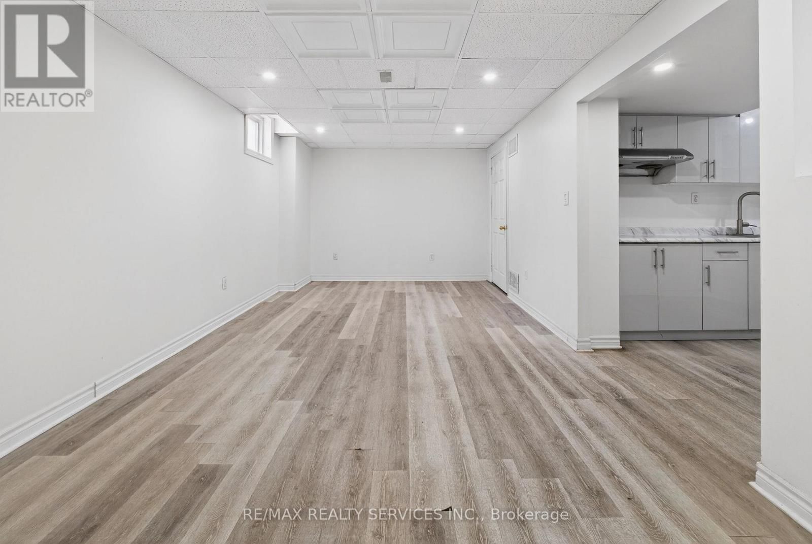 47 UPPER HIGHLANDS DRIVE Image 39