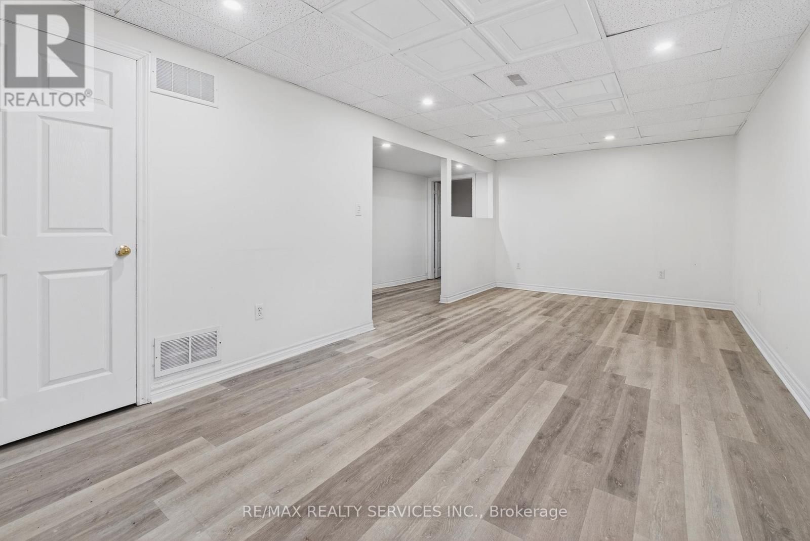 47 UPPER HIGHLANDS DRIVE Image 40