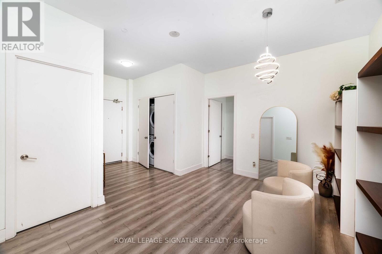 PH4 - 4011 BRICKSTONE MEWS Image 2