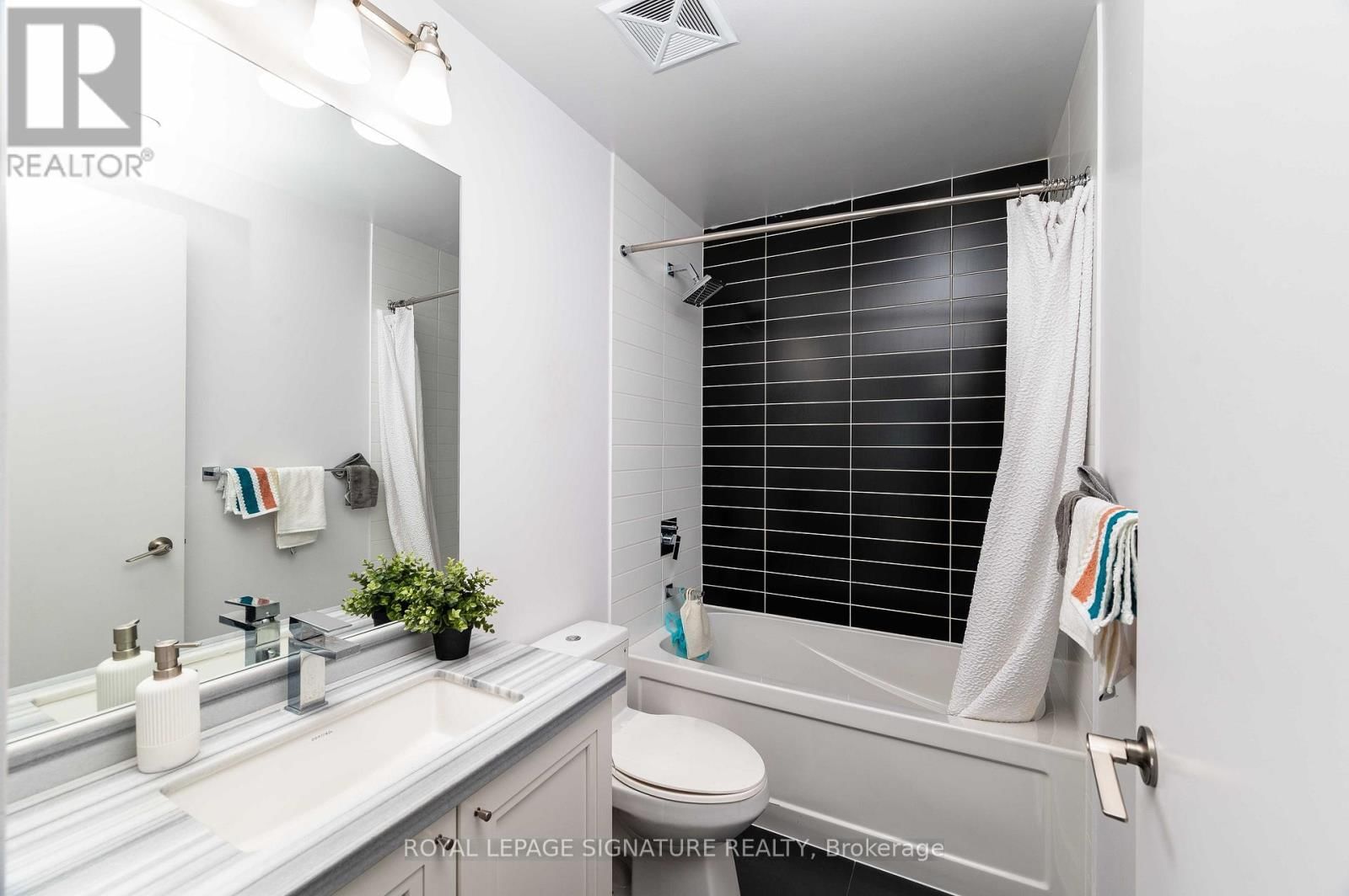 PH4 - 4011 BRICKSTONE MEWS Image 23